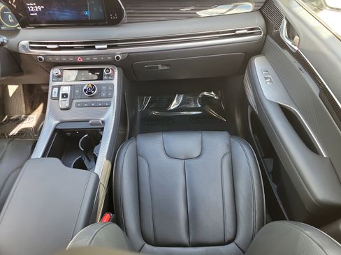 Used 2023 Hyundai Palisade Calligraphy image 13