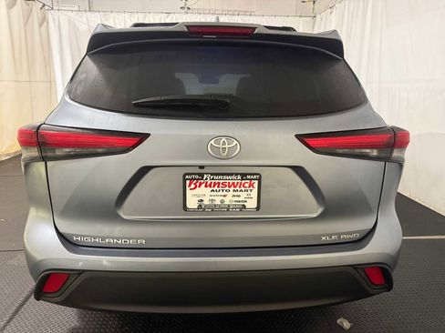 Certified 2023 Toyota Highlander XLE image 16