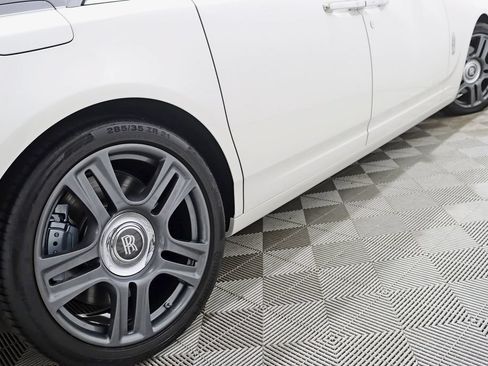 Used 2016 Rolls-Royce Ghost RWD image 12