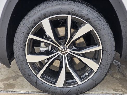 New 2026 Volkswagen Atlas SEL Premium R-Line image 9