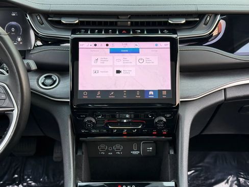 Used 2022 Jeep Grand Cherokee L Limited w/ Black Appearance Package image 21