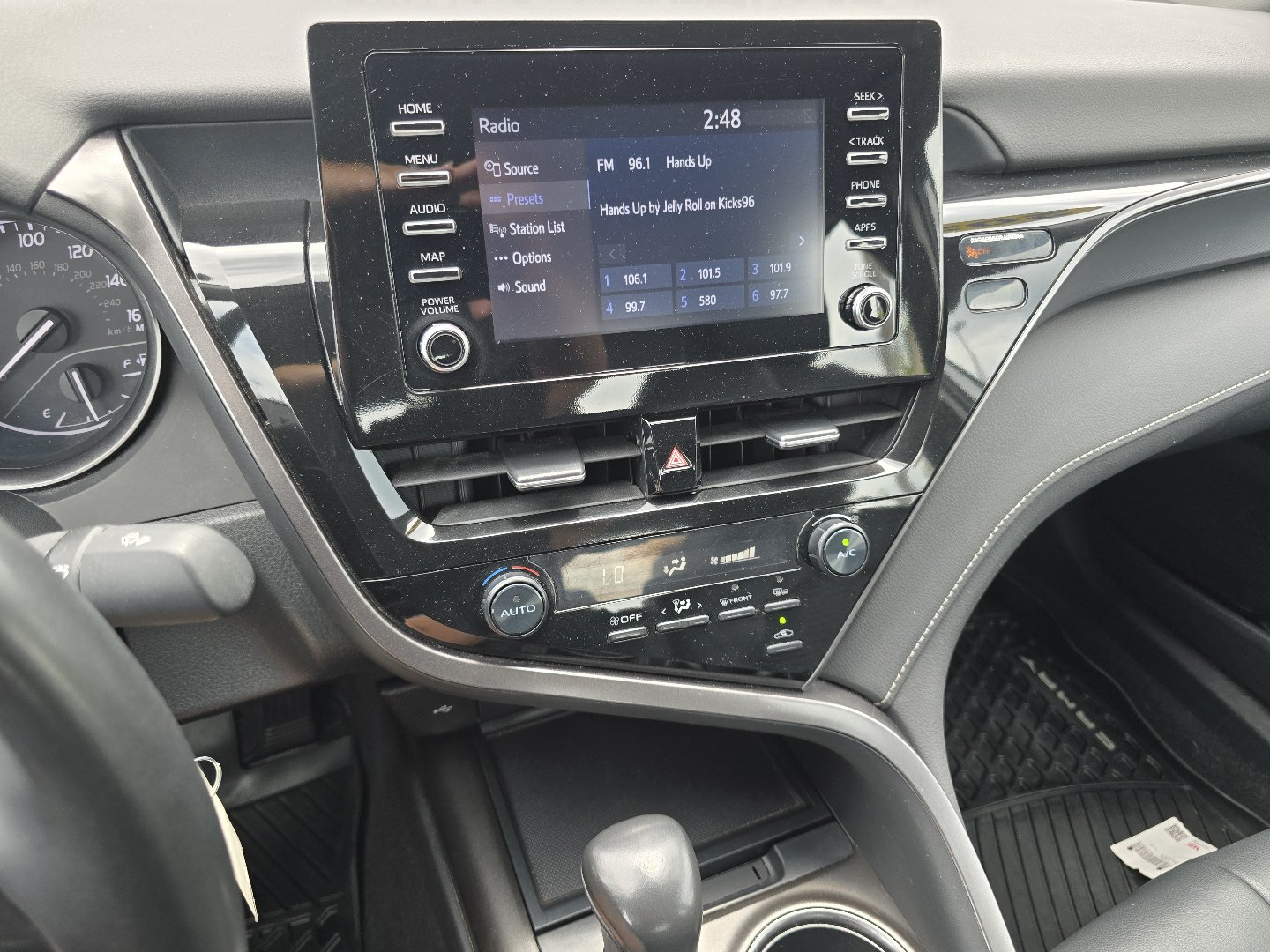 Used 2024 Toyota Camry SE FWD image 35