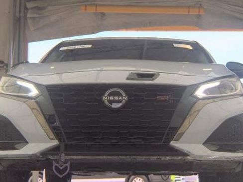 Used 2024 Nissan Altima 2.5 SR FWD image 3