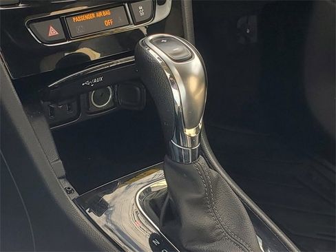 Used 2021 Buick Encore Preferred image 24