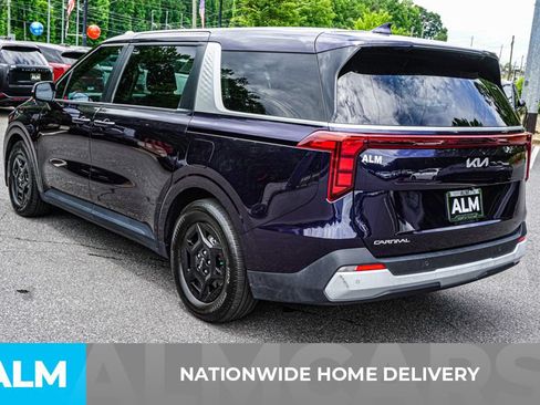 Used 2025 Kia Carnival FWD image 4