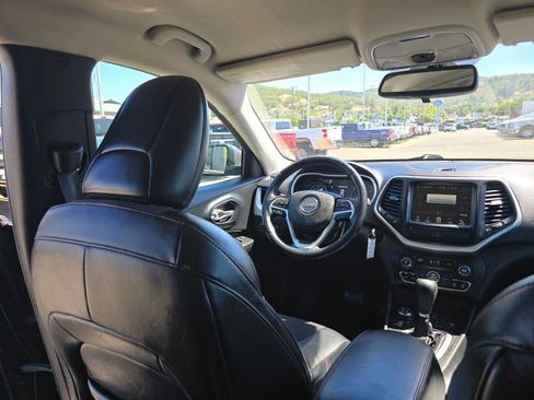 Used 2015 Jeep Cherokee Trailhawk AWD/4WD image 10
