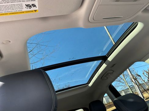 Used 2025 Lincoln Nautilus Reserve image 21