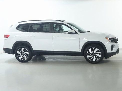 Used 2024 Volkswagen Atlas SE AWD/4WD image 11