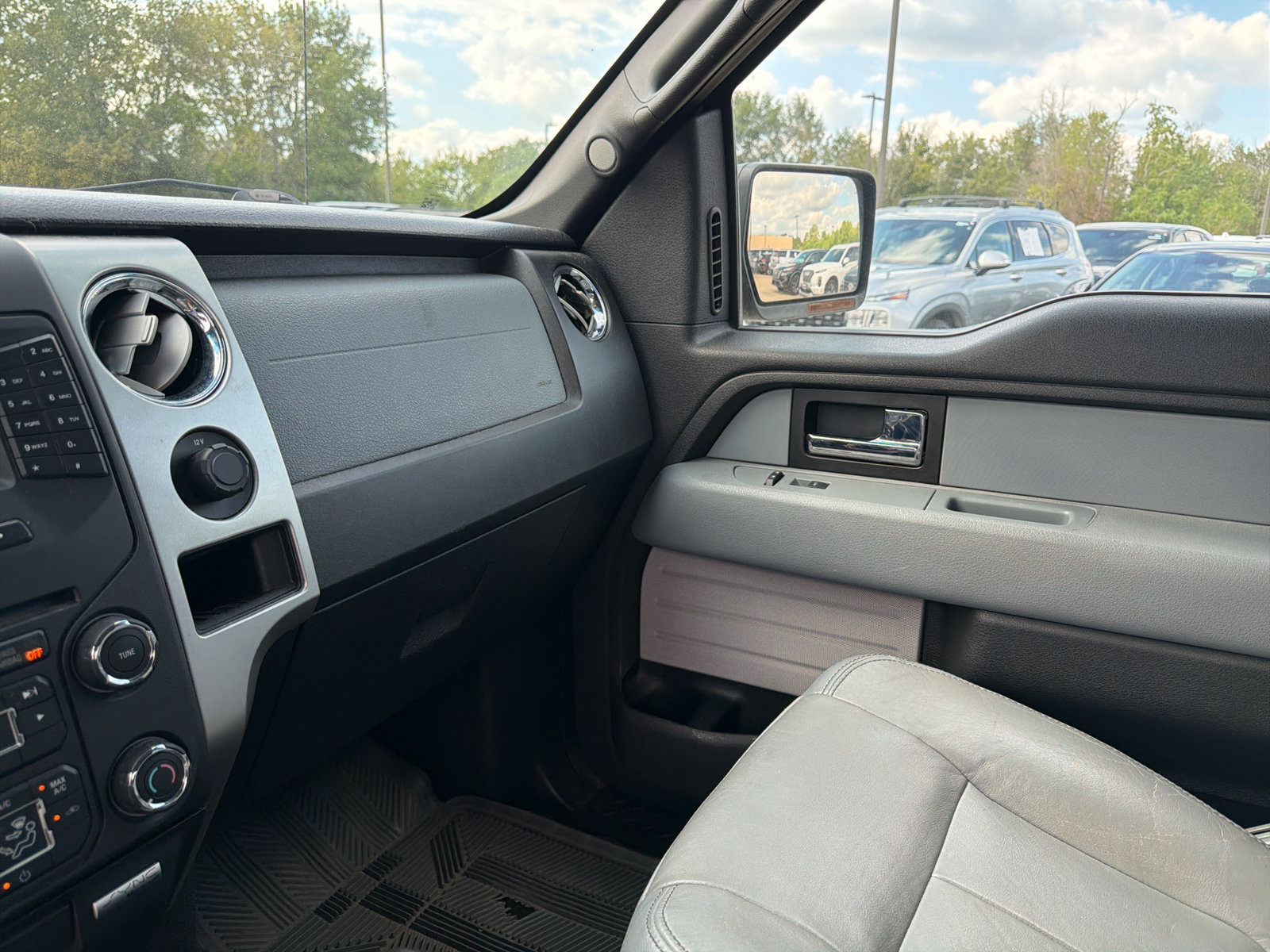 Used 2014 Ford F150 XLT w/ XLT Chrome Package AWD/4WD image 23