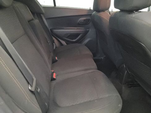 Used 2020 Chevrolet Trax LS w/ Fleet Convenience Package FWD image 19