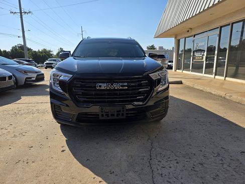 Used 2023 GMC Terrain SLE w/ Elevation Edition image 2