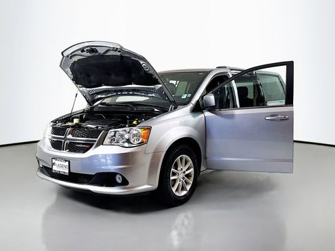 Used 2019 Dodge Grand Caravan SXT FWD image 10