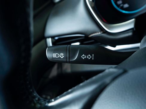 Used 2019 Chevrolet Traverse LT FWD image 24