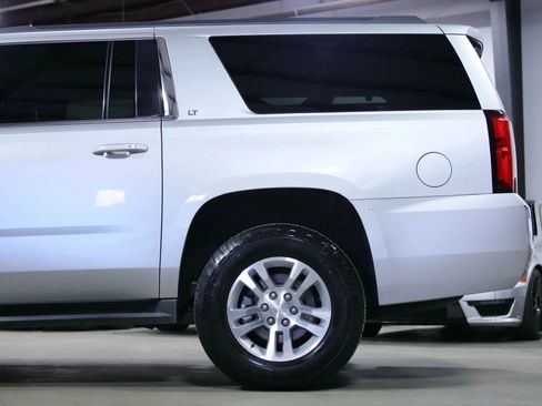 Used 2016 Chevrolet Suburban LT image 16