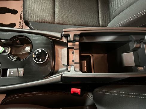 Used 2024 Nissan Rogue SV image 19