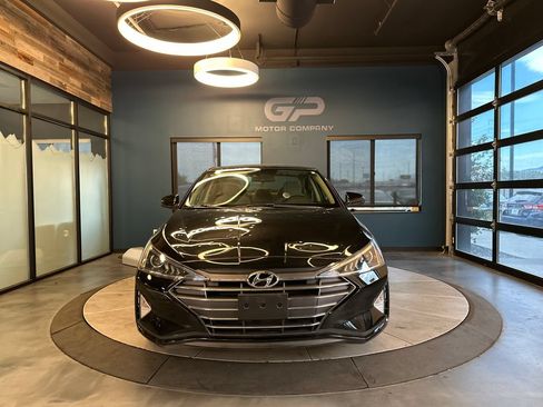 Used 2020 Hyundai Elantra SE FWD image 8