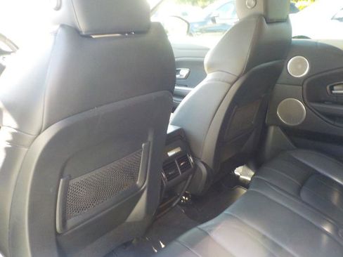 Used 2017 Land Rover Range Rover Evoque SE image 19