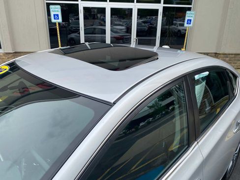Used 2019 Nissan Sentra SV w/ Special Edition Package FWD image 5