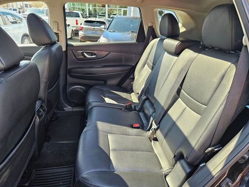 Used 2018 Nissan Rogue SL w/ Premium Package image 14