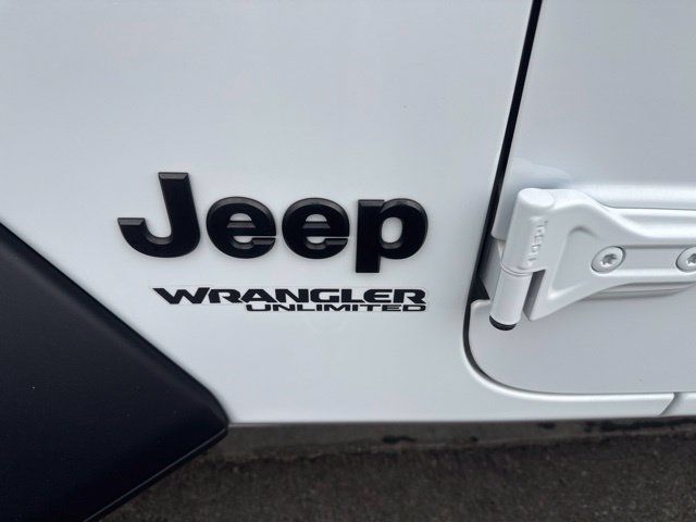 Certified 2022 Jeep Wrangler Unlimited Sport AWD/4WD image 32