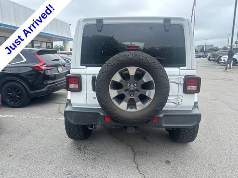 Used 2018 Jeep Wrangler Unlimited Sahara AWD/4WD image 4