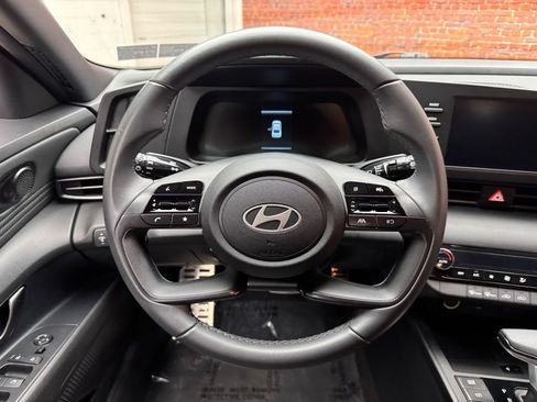 Used 2025 Hyundai Elantra Sport FWD image 13