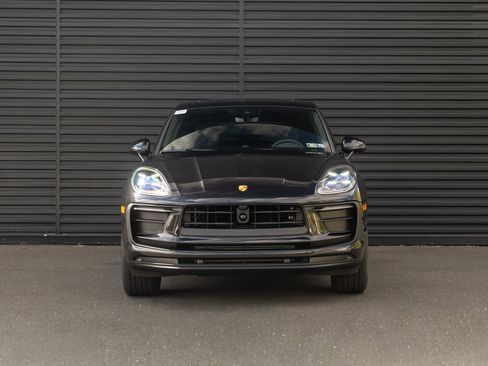 Certified 2026 Porsche Macan AWD/4WD image 11