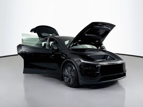 Used 2026 Tesla Model Y AWD image 31