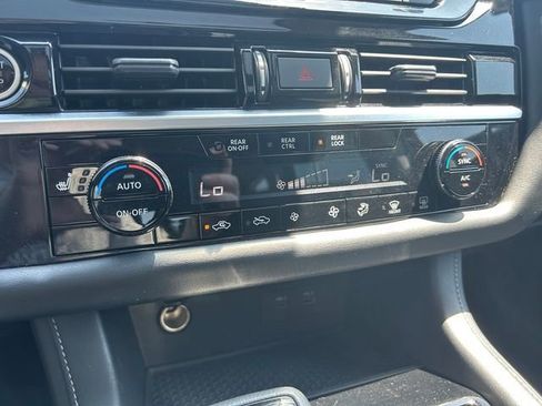 Used 2023 Nissan Pathfinder SV w/ SV Premium Package AWD/4WD image 30