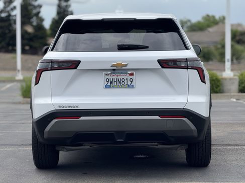 Used 2026 Chevrolet Equinox LT w/ Convenience Package II FWD image 6