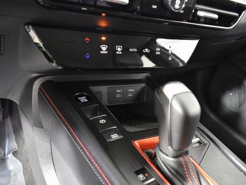 Certified 2025 Nissan Kicks SR image 16