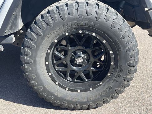 Used 2018 Jeep Wrangler Unlimited Rubicon image 12