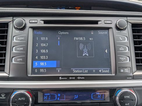 Used 2019 Toyota Highlander XLE image 29