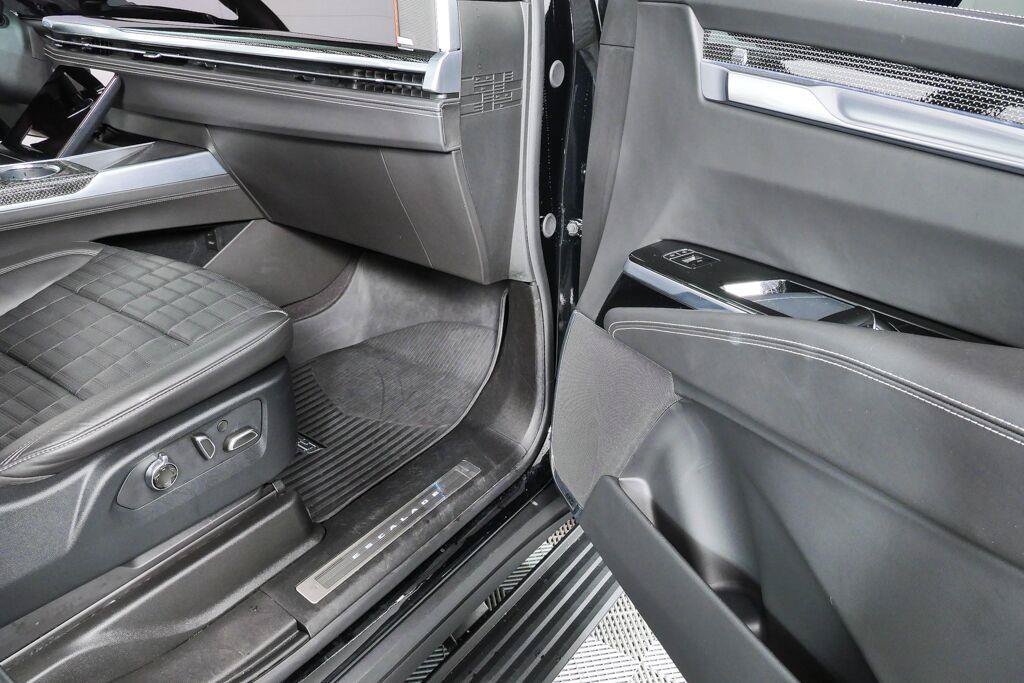 Certified 2026 Cadillac Escalade ESV V AWD/4WD image 27
