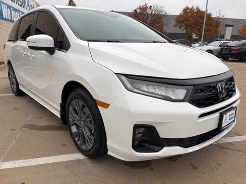 New 2026 Honda Odyssey Touring image 2