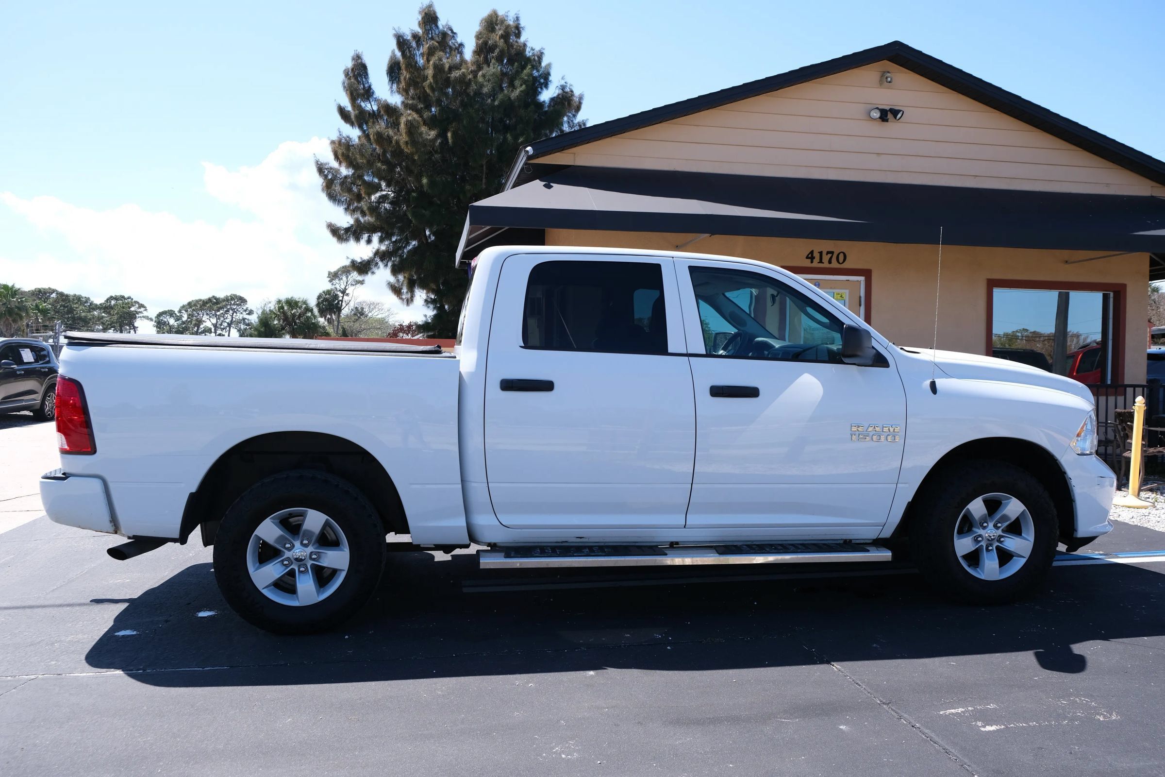Used 2017 RAM 1500 Express AWD/4WD image 6