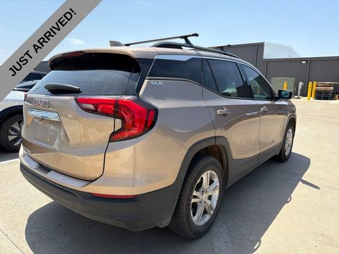 Used 2018 GMC Terrain SLE w/ Driver Convenience Package FWD image 5