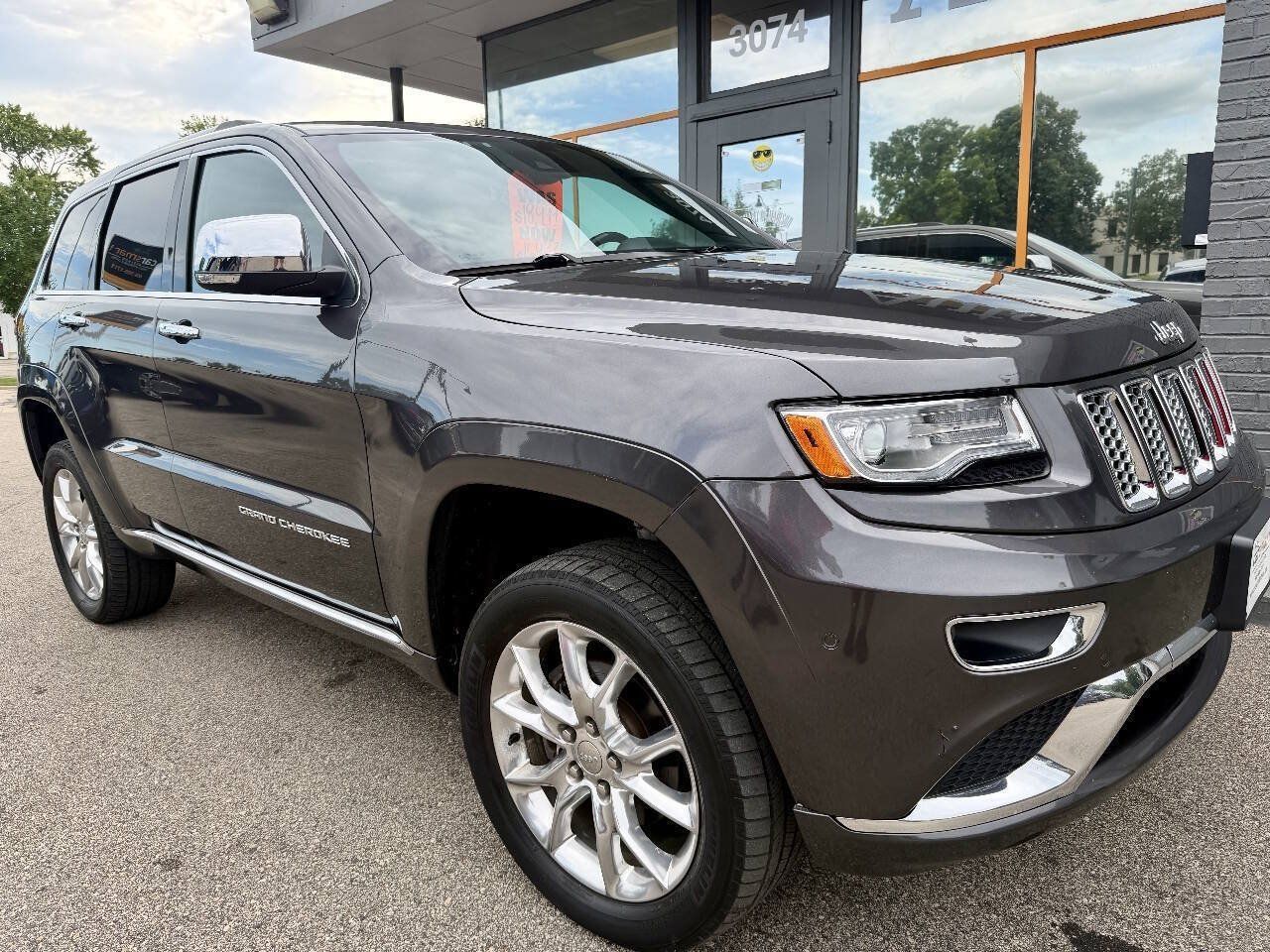 Used 2016 Jeep Grand Cherokee Summit AWD/4WD image 4