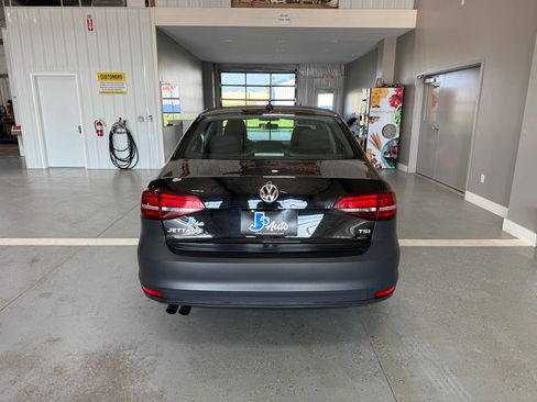 Used 2016 Volkswagen Jetta SE FWD image 6