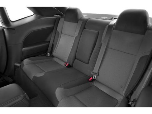 Used 2015 Dodge Challenger SXT RWD image 31