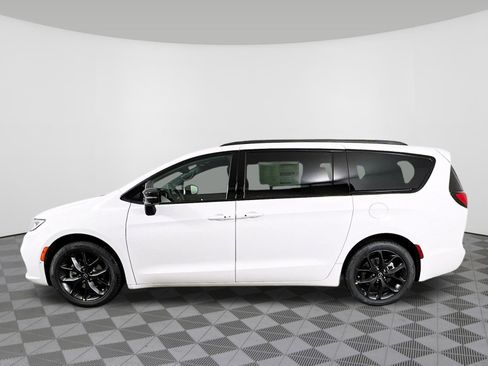 New 2026 Chrysler Pacifica Select FWD image 31