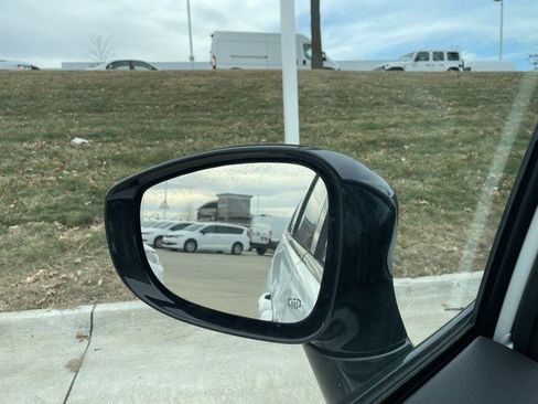 New 2026 Chrysler Pacifica Select image 15