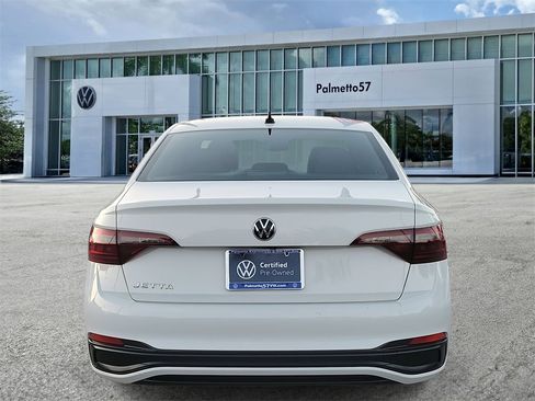 Certified 2022 Volkswagen Jetta Sport image 5