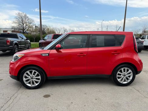 Used 2018 Kia Soul + image 6