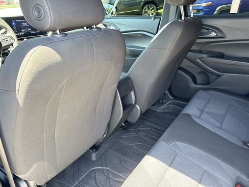 Certified 2025 Chevrolet Trax RS w/ Sunroof Package FWD image 29