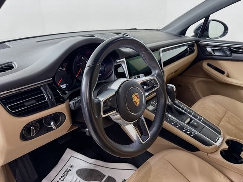 Certified 2021 Porsche Macan image 4