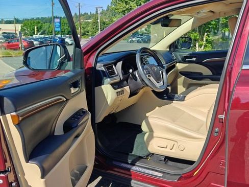 Used 2017 Toyota Highlander Limited AWD/4WD image 10