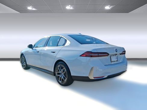 Used 2026 BMW 530i w/ Premium Package RWD image 3