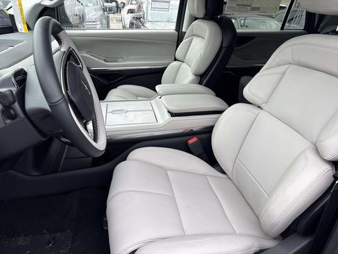 New 2026 Lincoln Navigator Premiere image 23