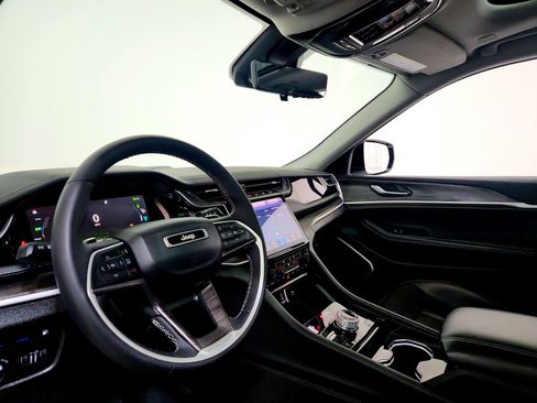 Used 2022 Jeep Grand Cherokee Limited 4xe w/ Luxury Tech Group II image 8